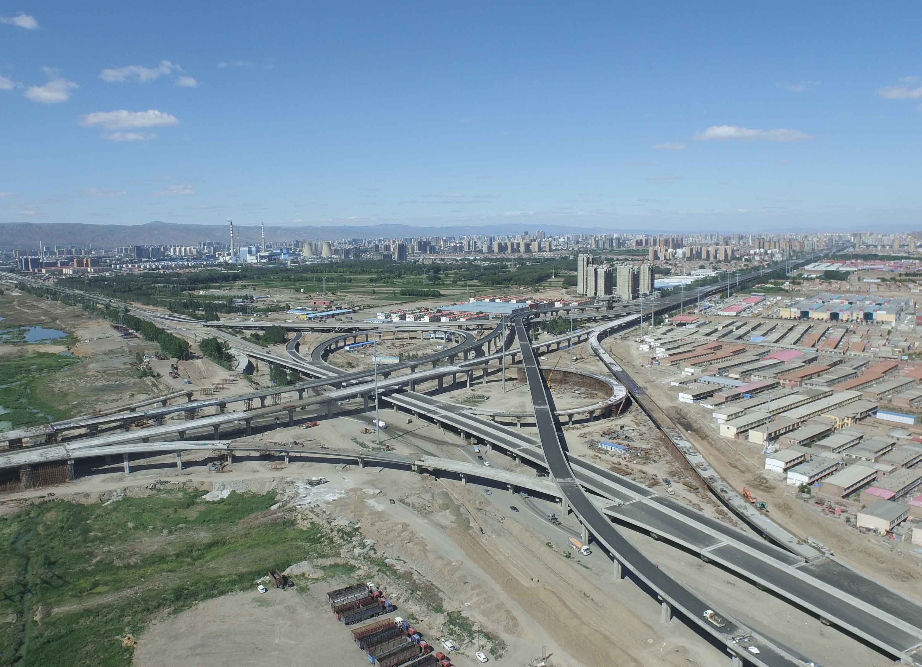 30.内蒙古呼和浩特西南二环互通立交桥.JPG