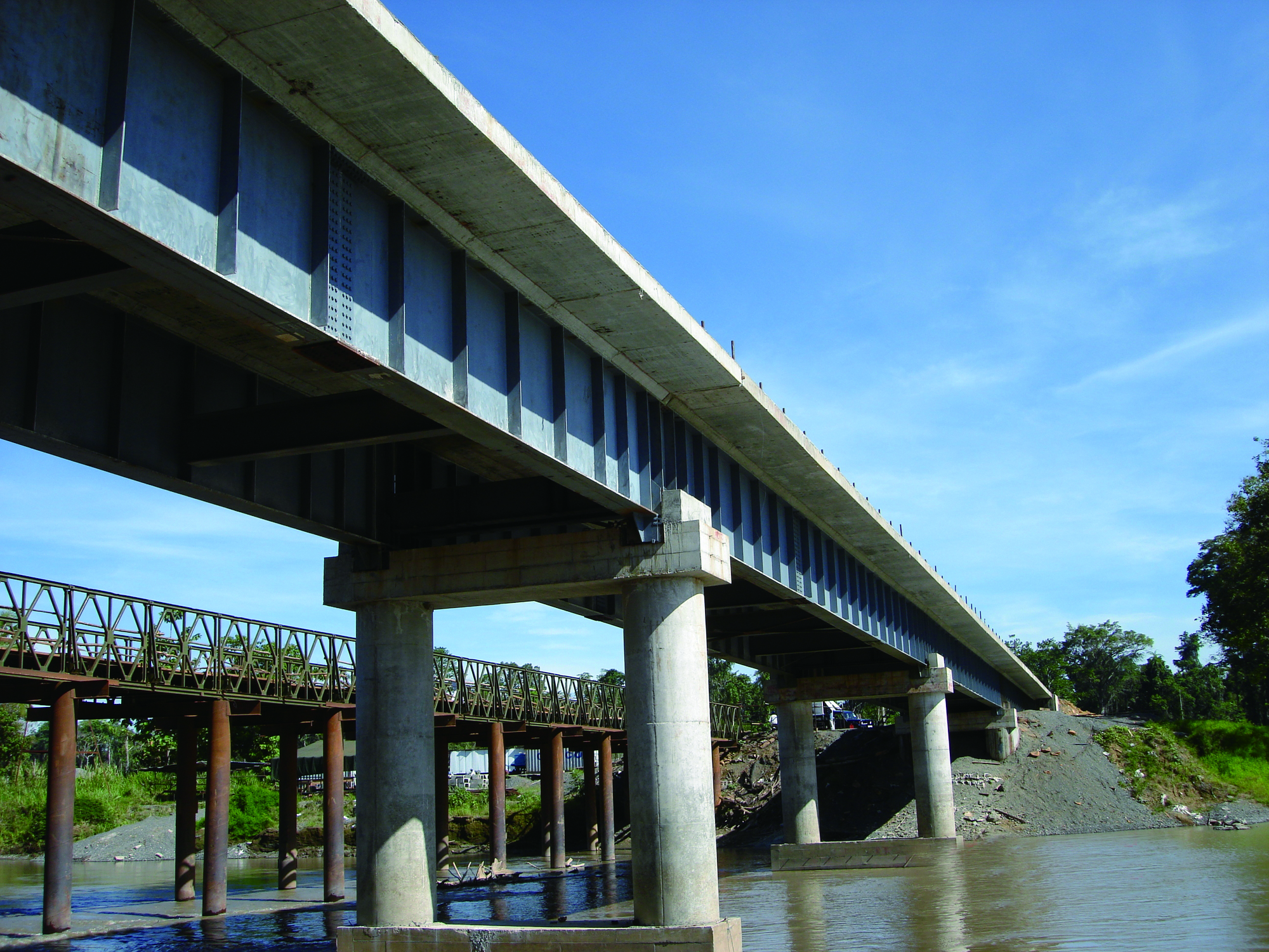49.中国援建巴布亚新几内亚尤-亚公路.jpg